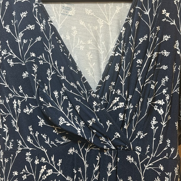 Very Cute Blue Floral Faux Wrap Dress - Picture 3 of 7